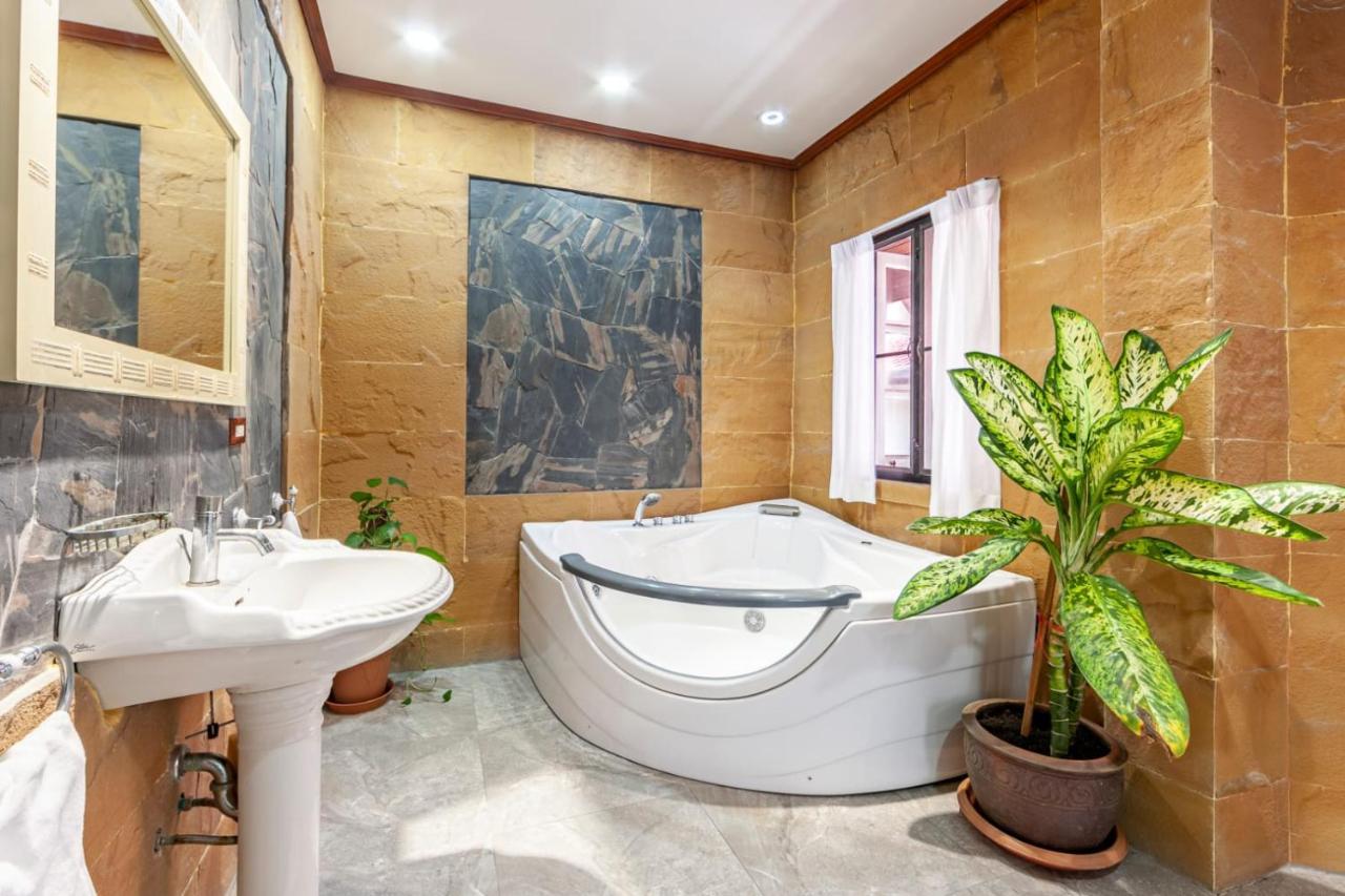 Villa Cologne​ @Nanai Villa Patong Exteriör bild